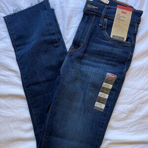 NWT Levi's 724 High Rise Slim Straight Leg Jean, Dark Indigo, Size W26 L30
